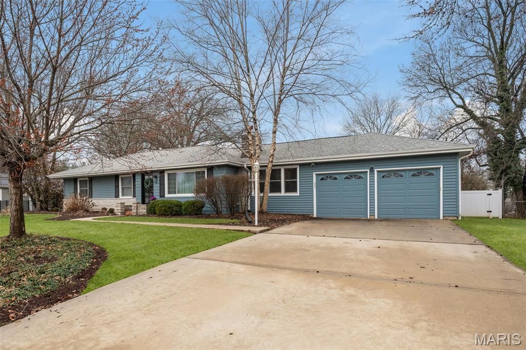Photo of 12467 Ballas Meadows Drive, Des Peres, MO 63131 (MLS # 26001797)