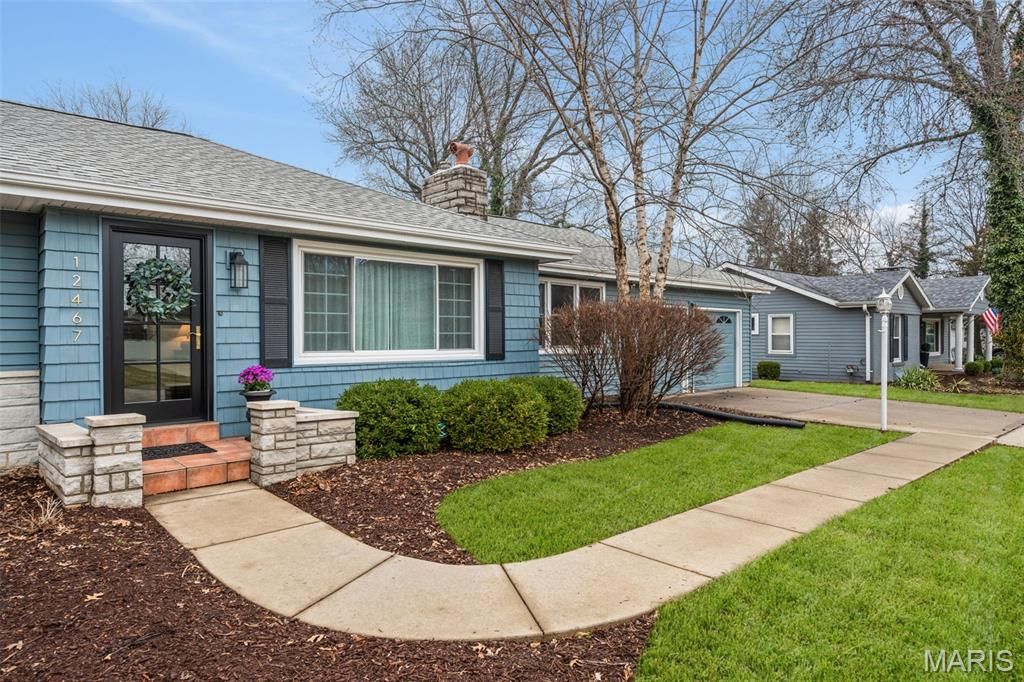 Photo of 12467 Ballas Meadows Drive, Des Peres, MO 63131 (MLS # 26001797)