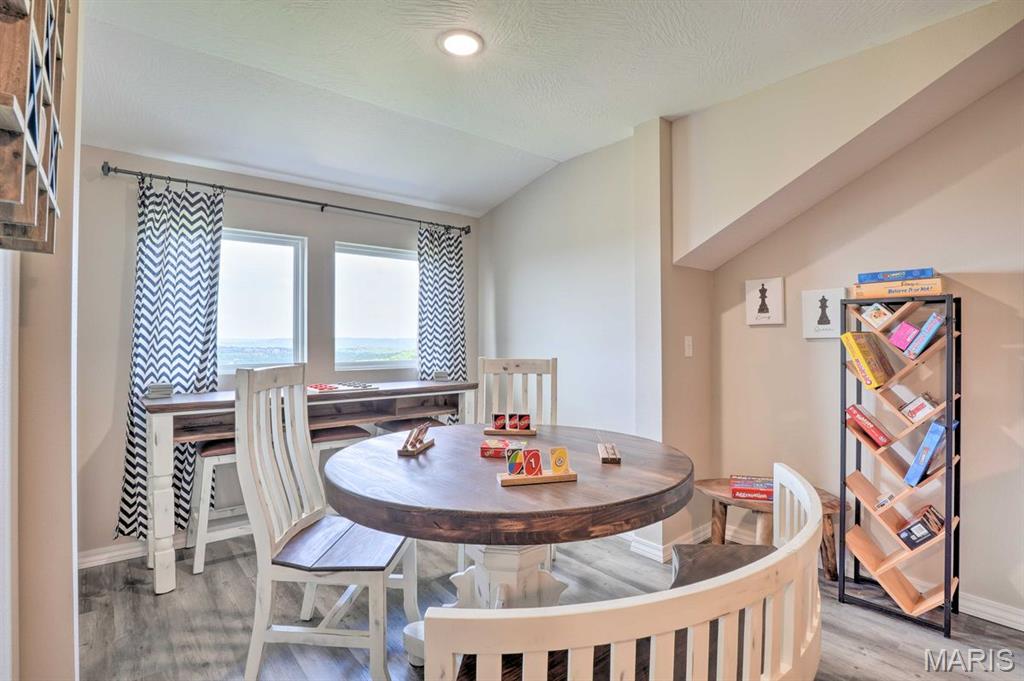 Vinyards Terrace Condomiums - Residential