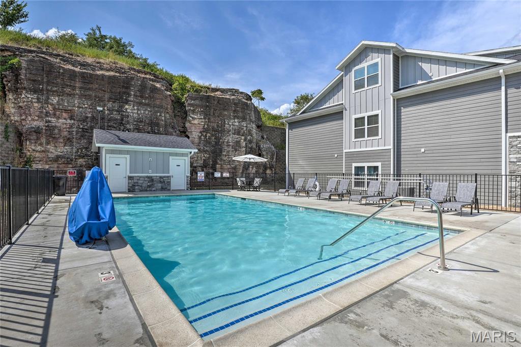 Vinyards Terrace Condomiums - Residential