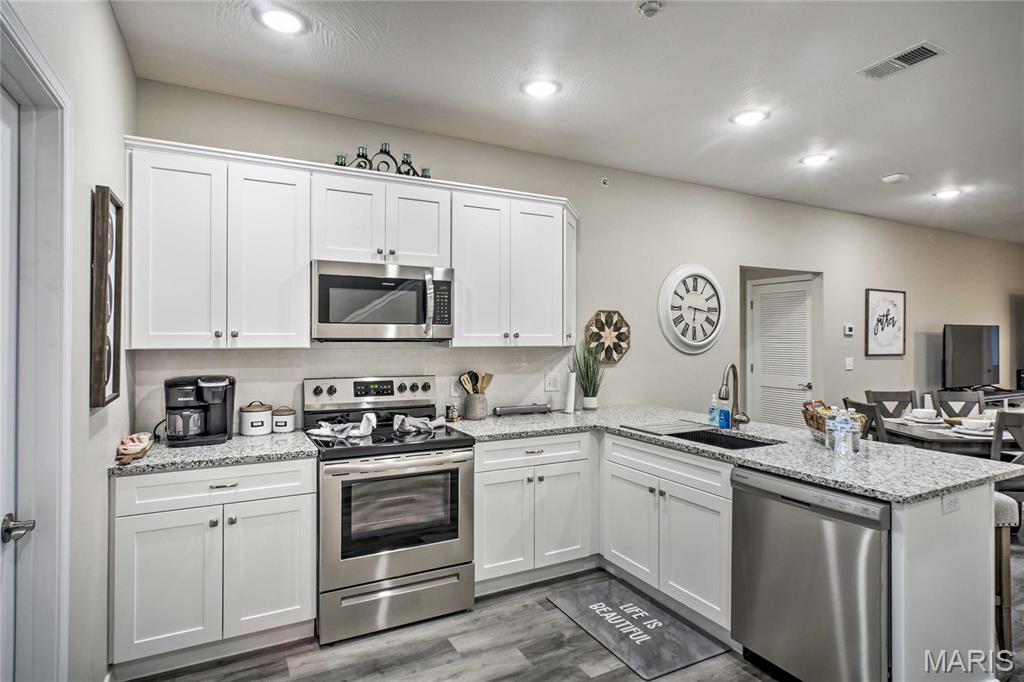 Vinyards Terrace Condomiums - Residential