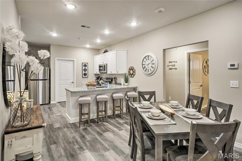 Vinyards Terrace Condomiums - Residential