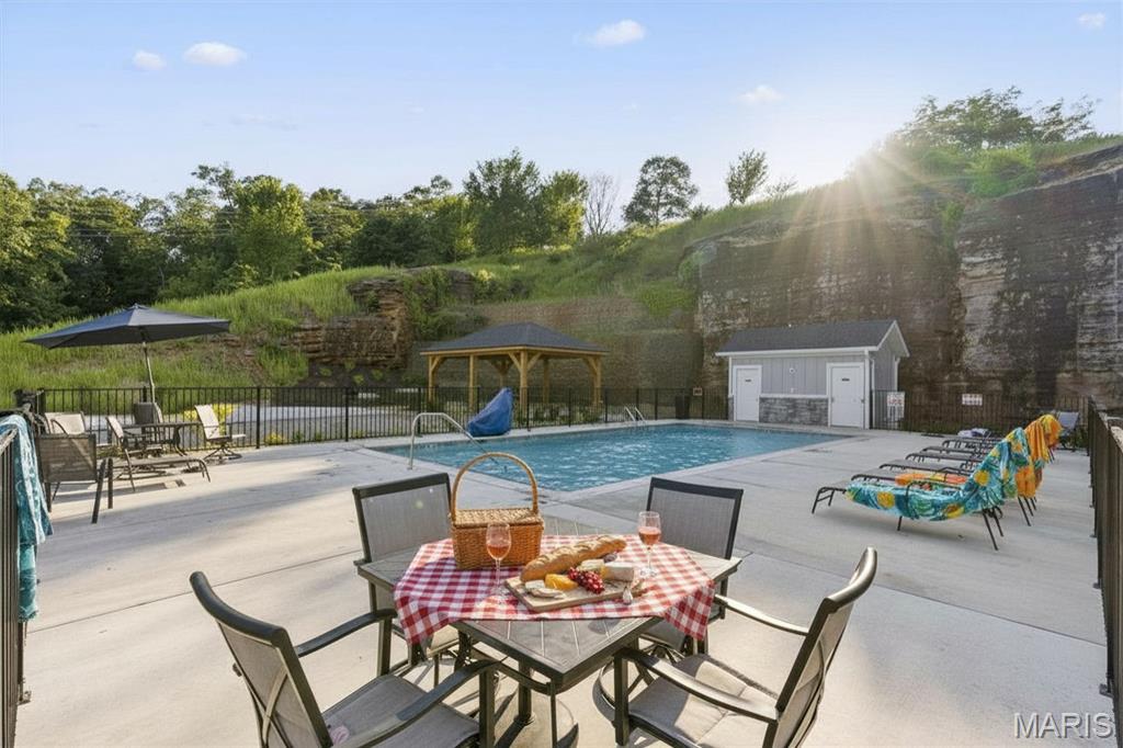 Vinyards Terrace Condomiums - Residential