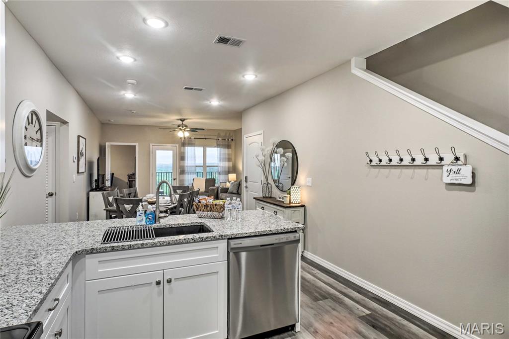 Vinyards Terrace Condomiums - Residential