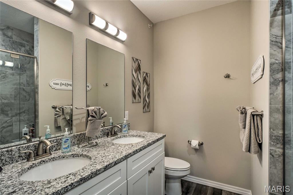 Vinyards Terrace Condomiums - Residential