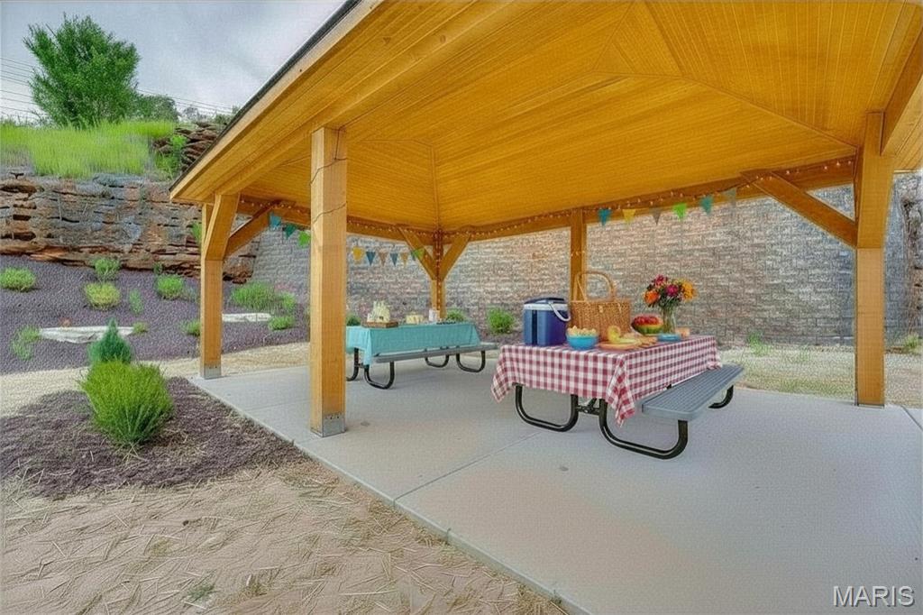 Vinyards Terrace Condomiums - Residential