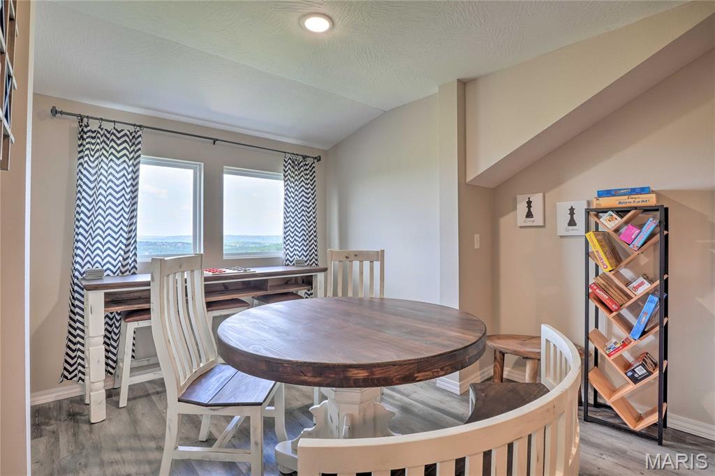 Vinyards Terrace Condomiums - Residential