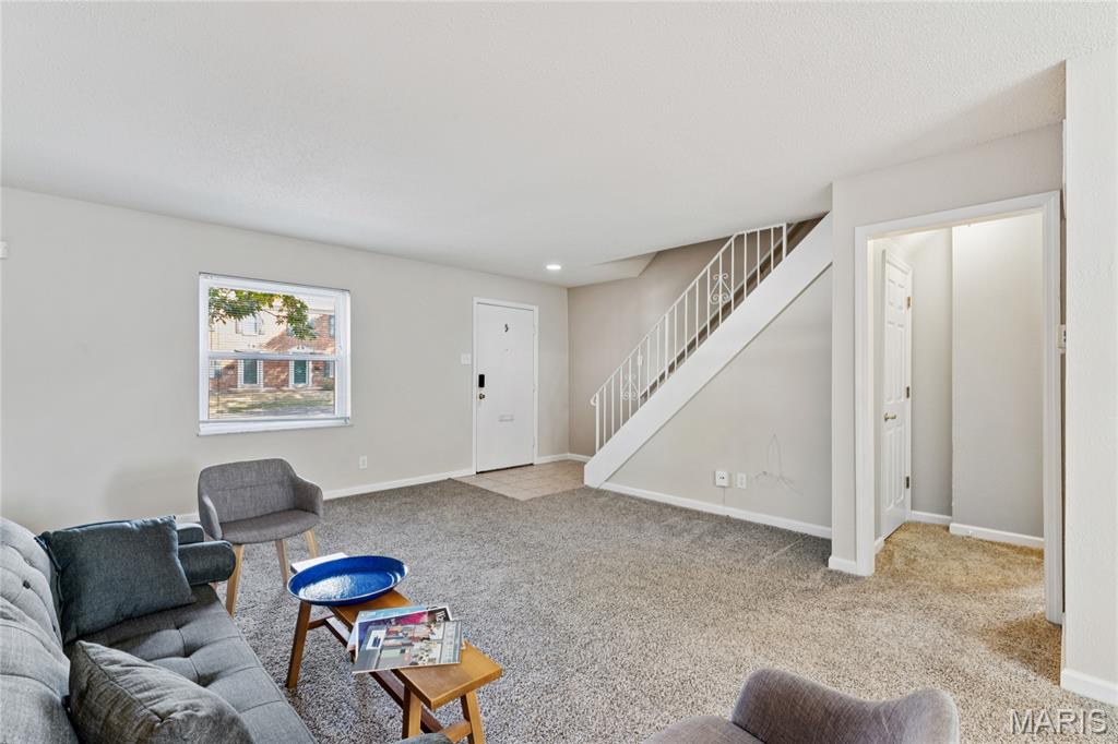 222 Charmers Court