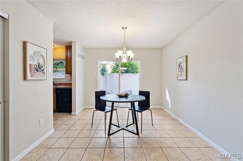 222 Charmers Court