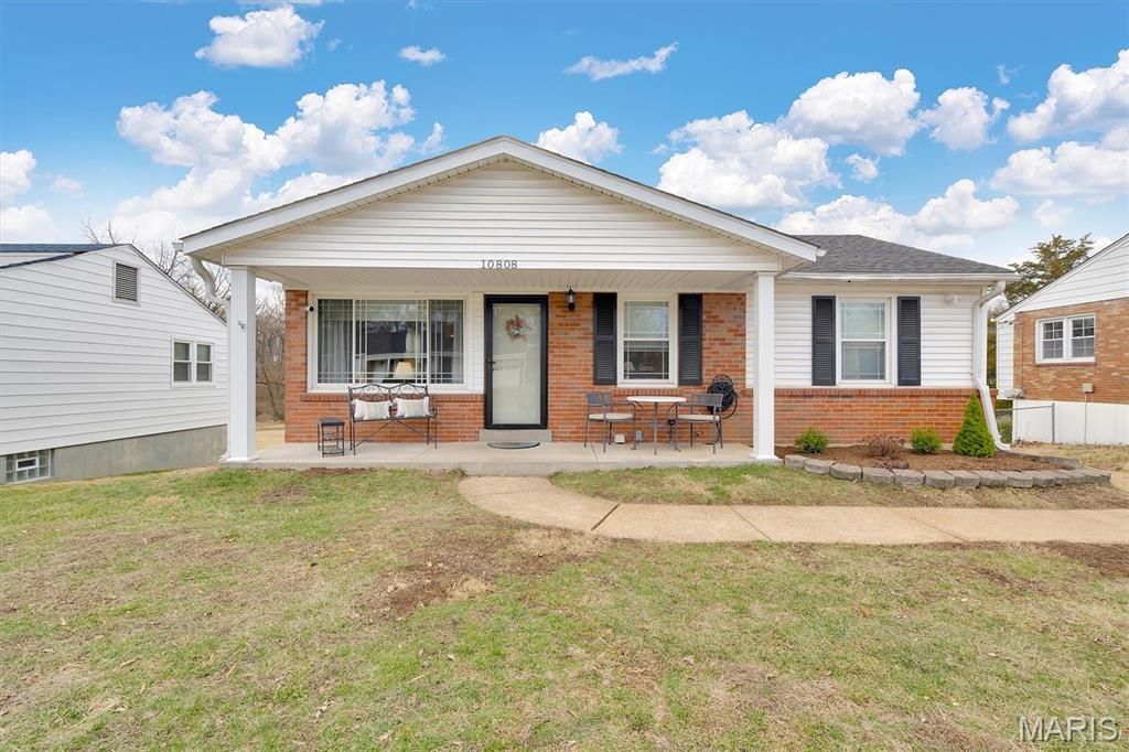 Photo of 10808 Clearwater Drive, Unincorporated, MO 63123 (MLS # 25066257)