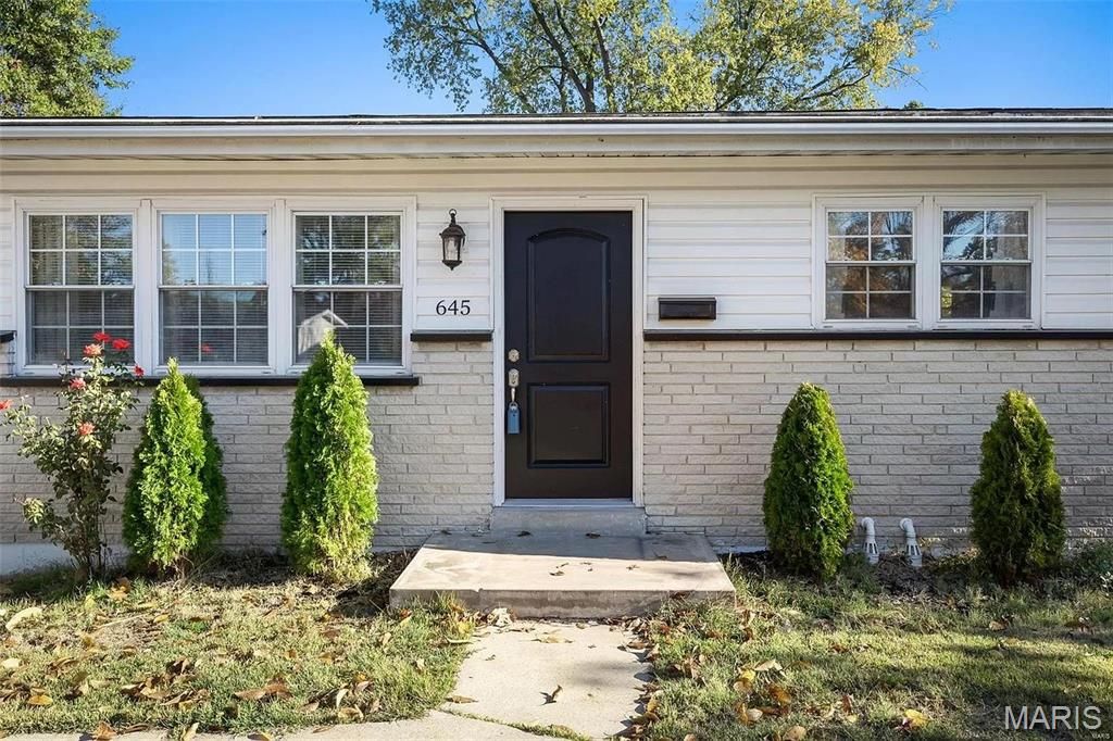 Photo of 645 Pelican Lane, Florissant, MO 63031 (MLS # 26019839)