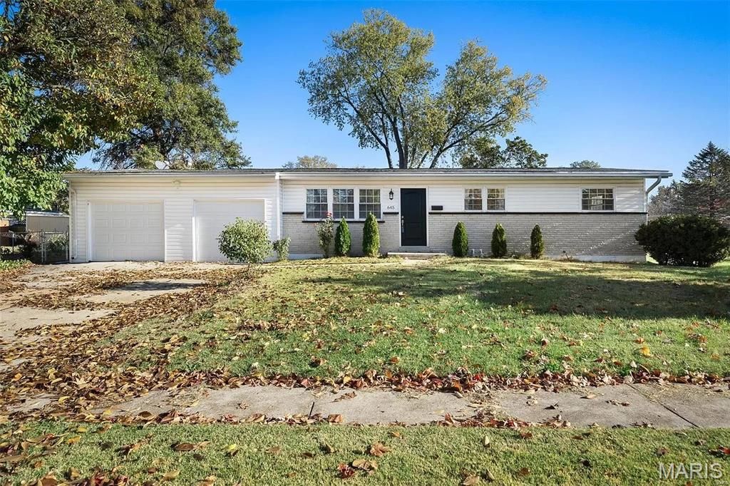 Photo of 645 Pelican Lane, Florissant, MO 63031 (MLS # 26019839)