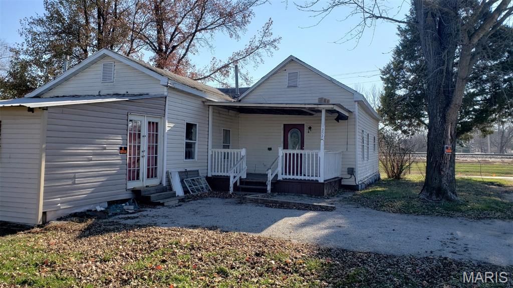Photo of 207 NW Main Street, Cuba, MO 65453 (MLS # 25080037)