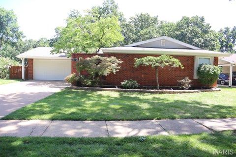Photo of 672 Towerwood Drive, Ballwin, MO 63021 (MLS # 26046553)