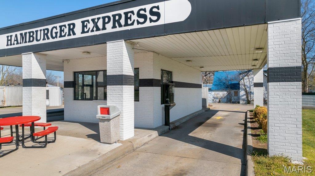 End Place Add - Commercial Sale