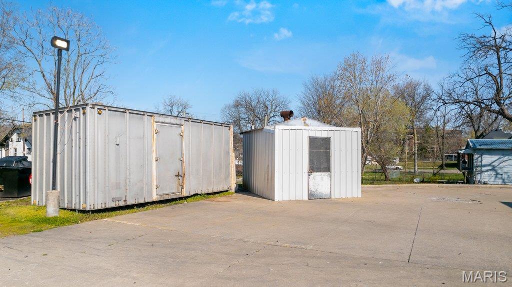 End Place Add - Commercial Sale