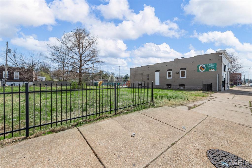 Ivorys Add - Commercial Sale