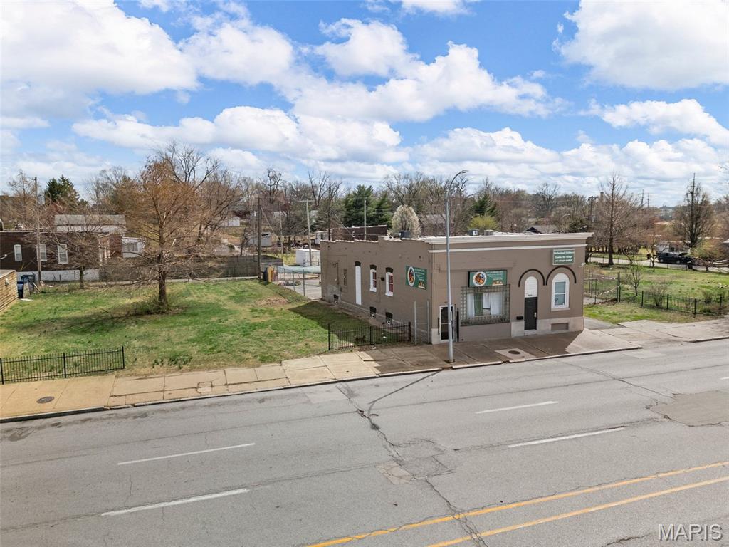 Ivorys Add - Commercial Sale