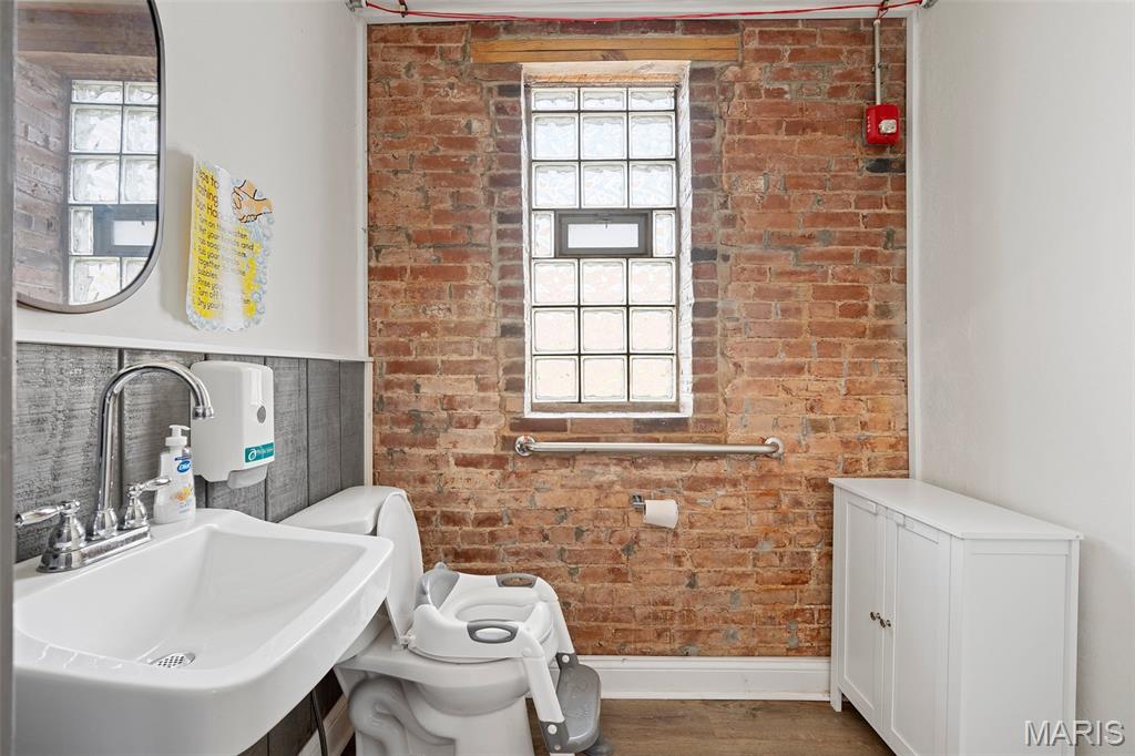 Ivorys Add - Commercial Sale