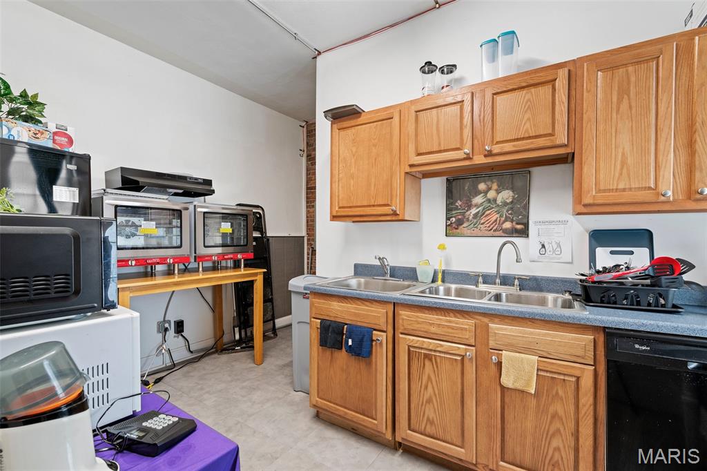 Ivorys Add - Commercial Sale