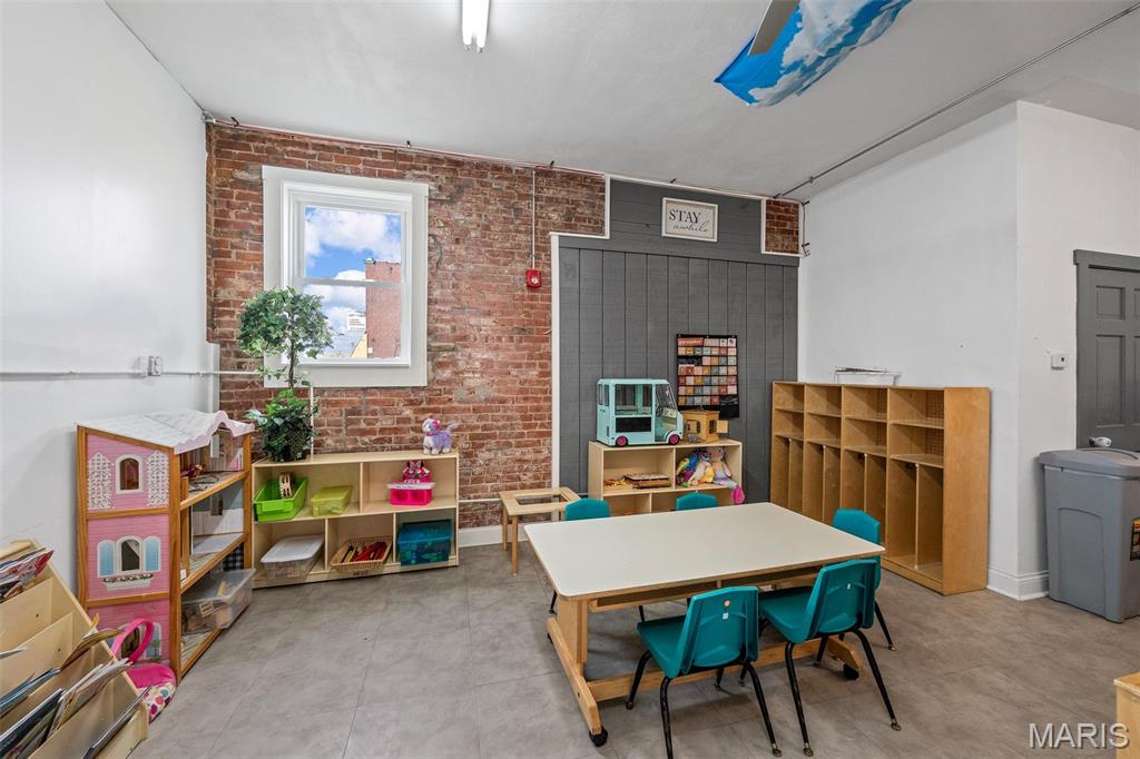 Ivorys Add - Commercial Sale