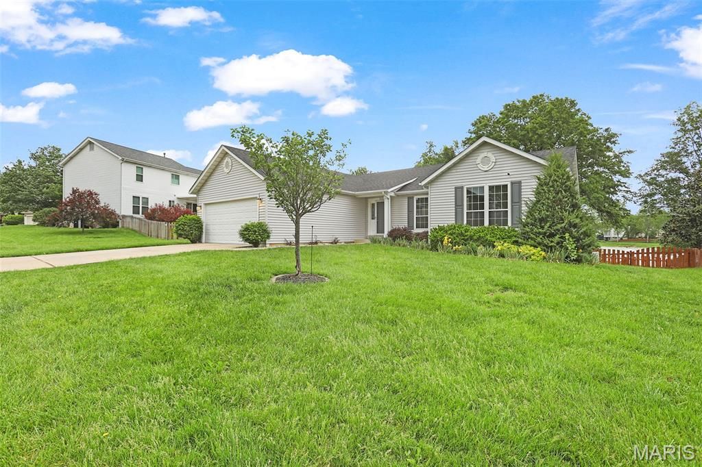 Photo of 7313 Thorn Hill Drive, OFallon, MO 63368 (MLS # 26025912)