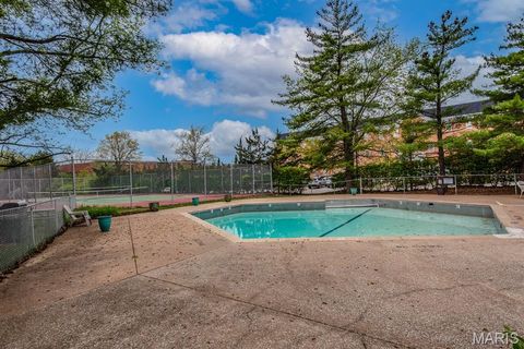 Tiny photo for 550 Coeur De Royale Drive #301, Creve Coeur, MO 63141 (MLS # 26015013)