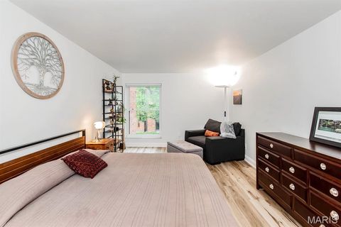 Tiny photo for 550 Coeur De Royale Drive #301, Creve Coeur, MO 63141 (MLS # 26015013)