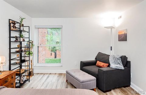 Tiny photo for 550 Coeur De Royale Drive #301, Creve Coeur, MO 63141 (MLS # 26015013)