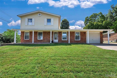Photo of 1533 Sherman Drive, St Charles, MO 63303 (MLS # 26057716)