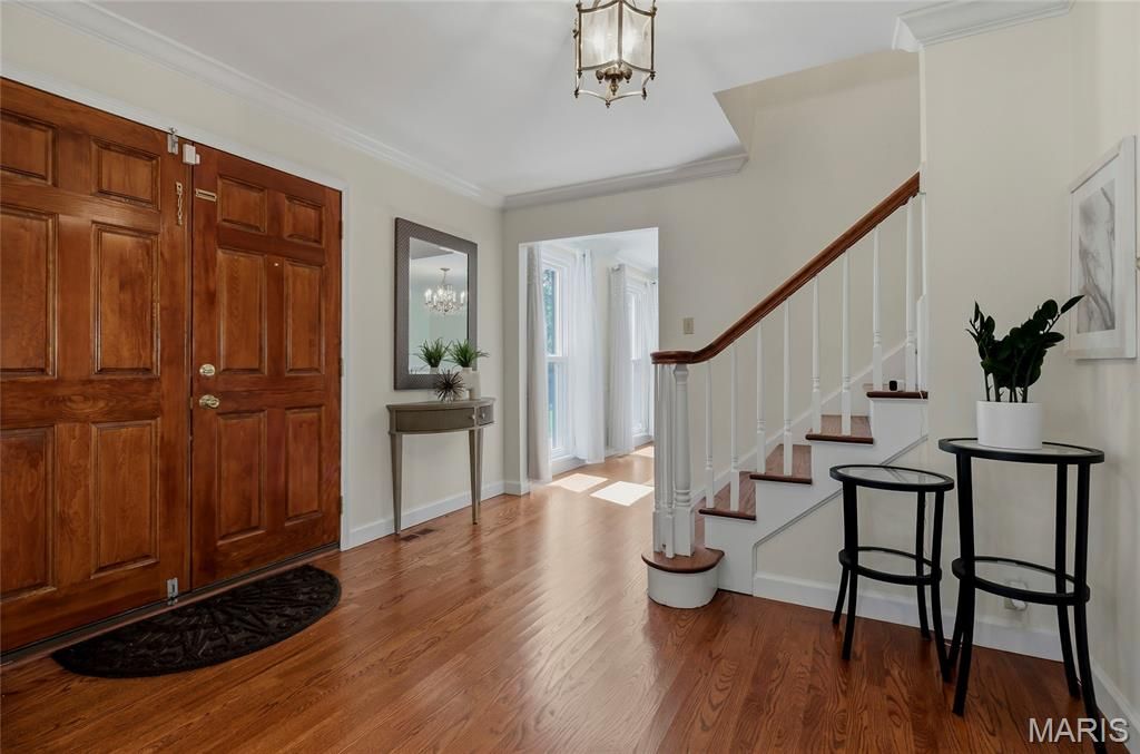 Photo of 16 Williamsburg Road, Creve Coeur, MO 63141 (MLS # 26015565)