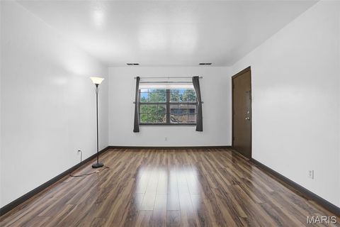 Tiny photo for 459 S Clay Avenue #C, Kirkwood, MO 63122 (MLS # 26030166)