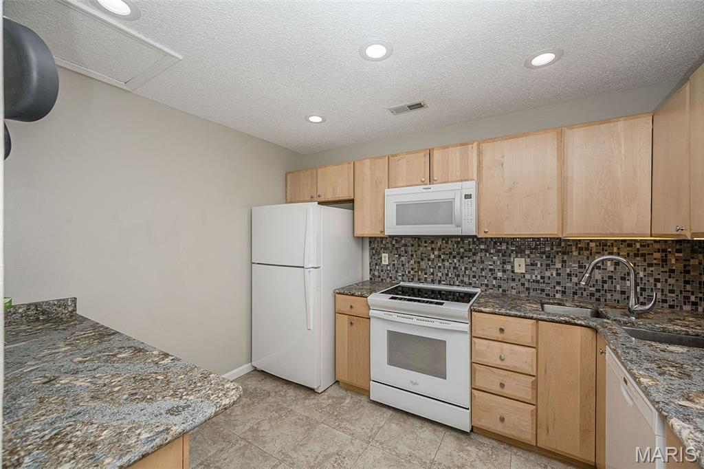 Brentwood Forest Condo Ph Six - Residential