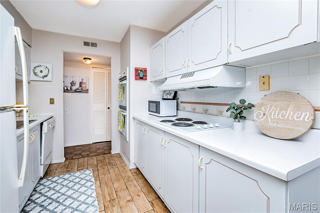 Coeur De Royale Ph 1 Condo Bldg - Residential