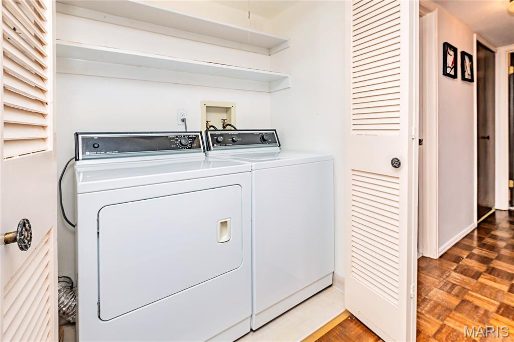 Coeur De Royale Ph 1 Condo Bldg - Residential