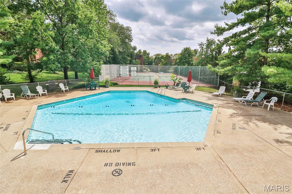 Coeur De Royale Ph 1 Condo Bldg - Residential