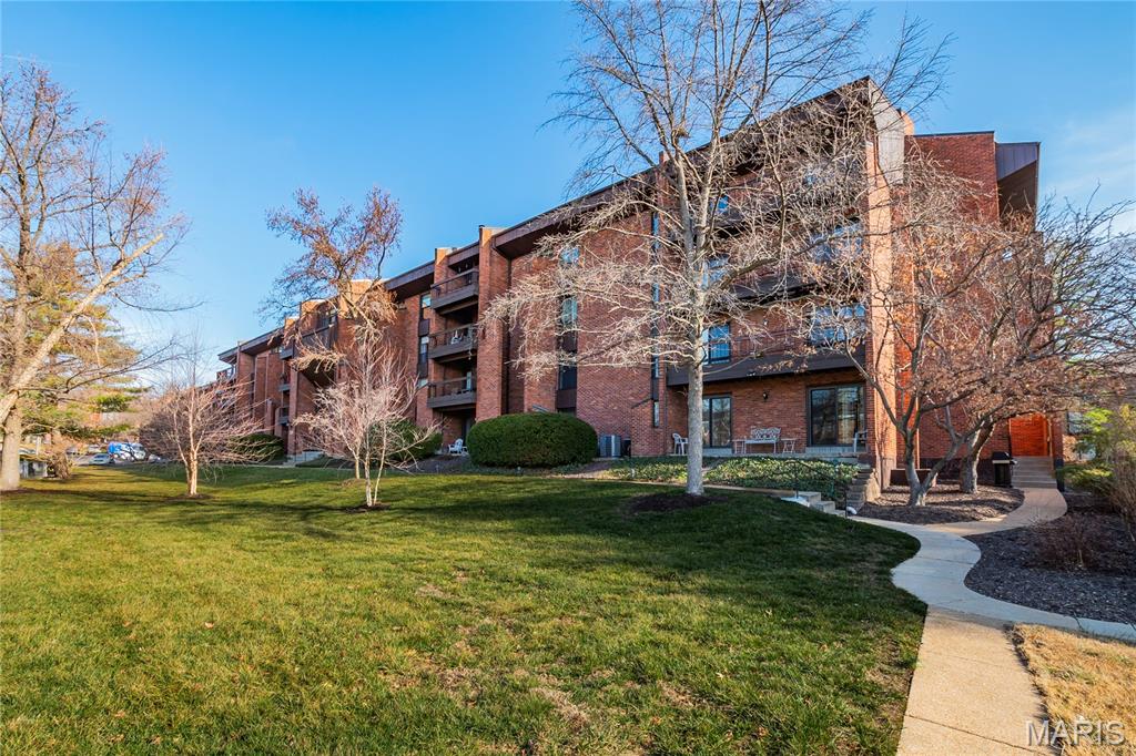 Coeur De Royale Ph 1 Condo Bldg - Residential