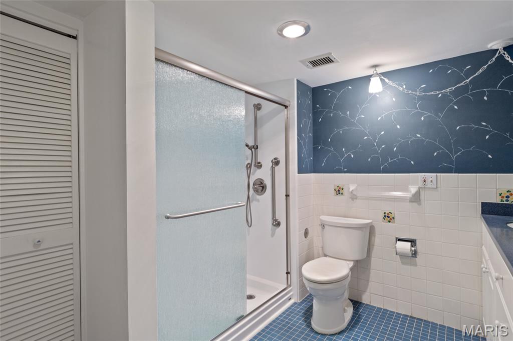 Hanley Towers Apts Condo - Residential