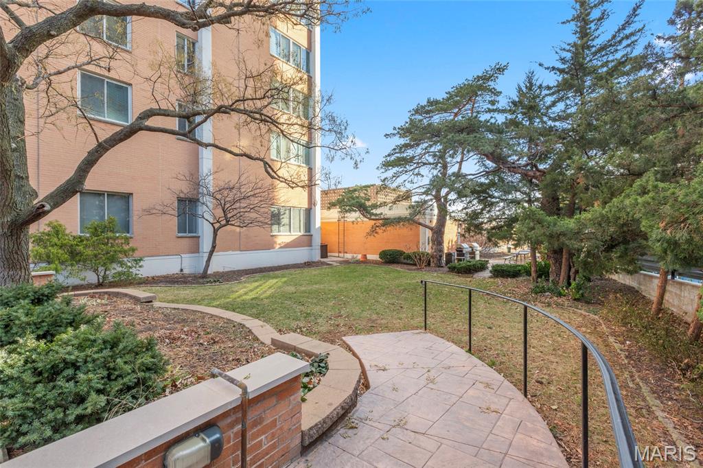 Hanley Towers Apts Condo - Residential