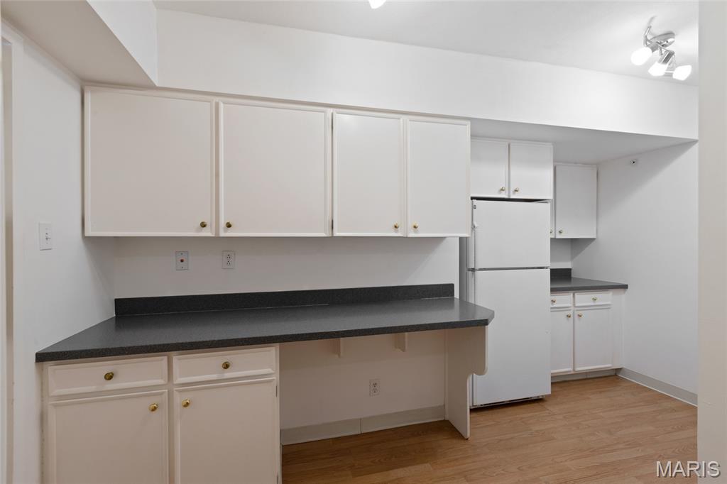 Hanley Towers Apts Condo - Residential