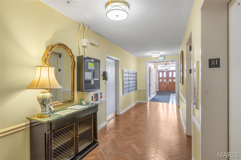 Hanley Towers Apts Condo - Residential