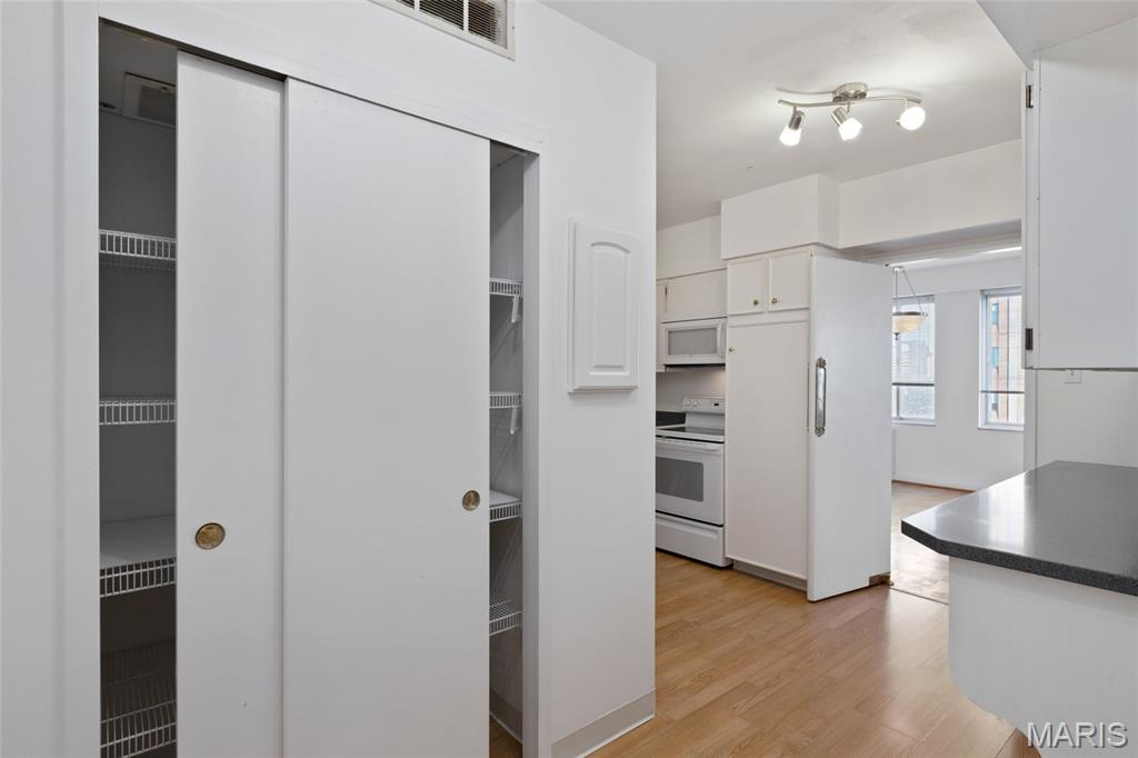 Hanley Towers Apts Condo - Residential