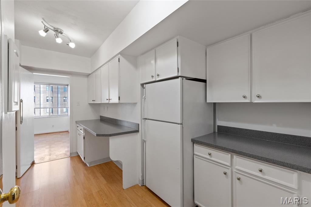 Hanley Towers Apts Condo - Residential