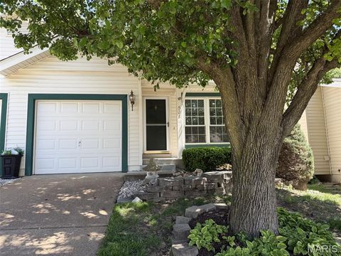 Photo of 528 Spring Glen Drive, Ballwin, MO 63021 (MLS # 26025085)