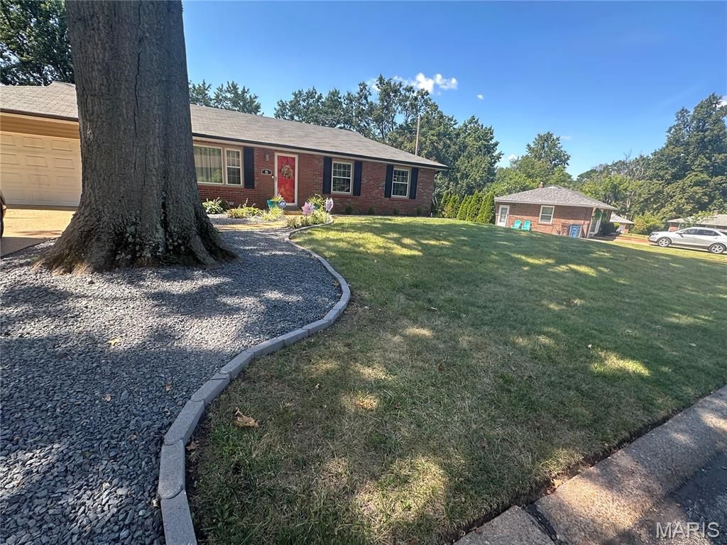 Photo of 7 Bromley Drive, Ferguson, MO 63135 (MLS # 26012610)