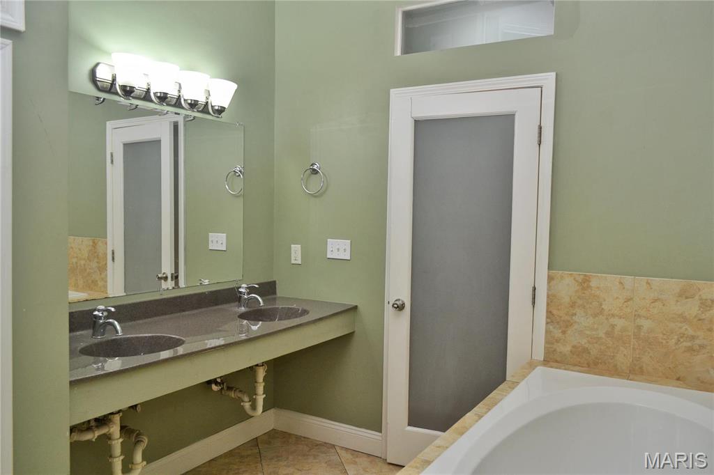 King Bee Lofts - Residential Lease