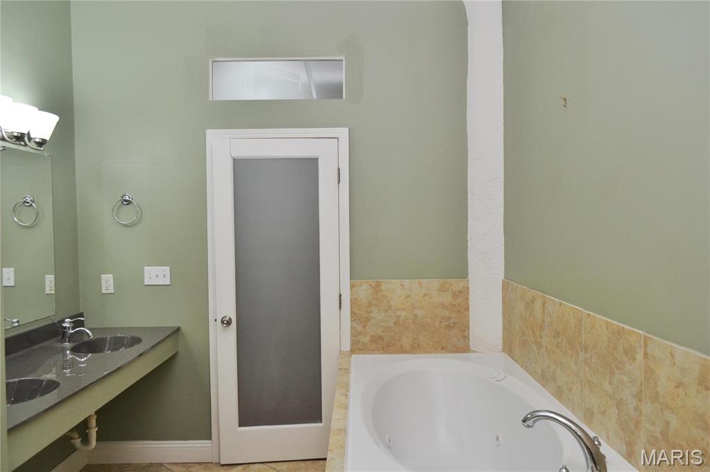 King Bee Lofts - Residential Lease
