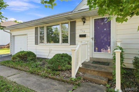 Photo of 928 Poinsetta Lane, Kirkwood, MO 63122 (MLS # 26057060)