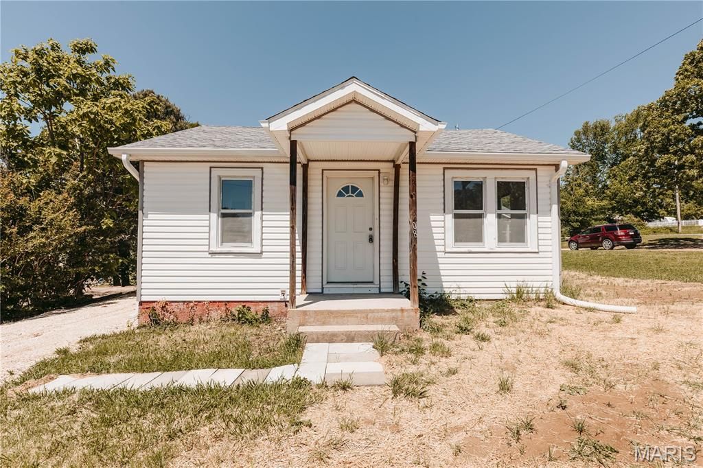 Photo of 308 W 5th Street, Dixon, MO 65459 (MLS # 26022943)