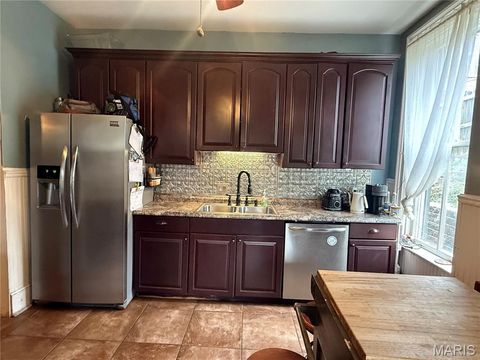 Tiny photo for 918 Center Street, Hannibal, MO 63401 (MLS # 26018429)